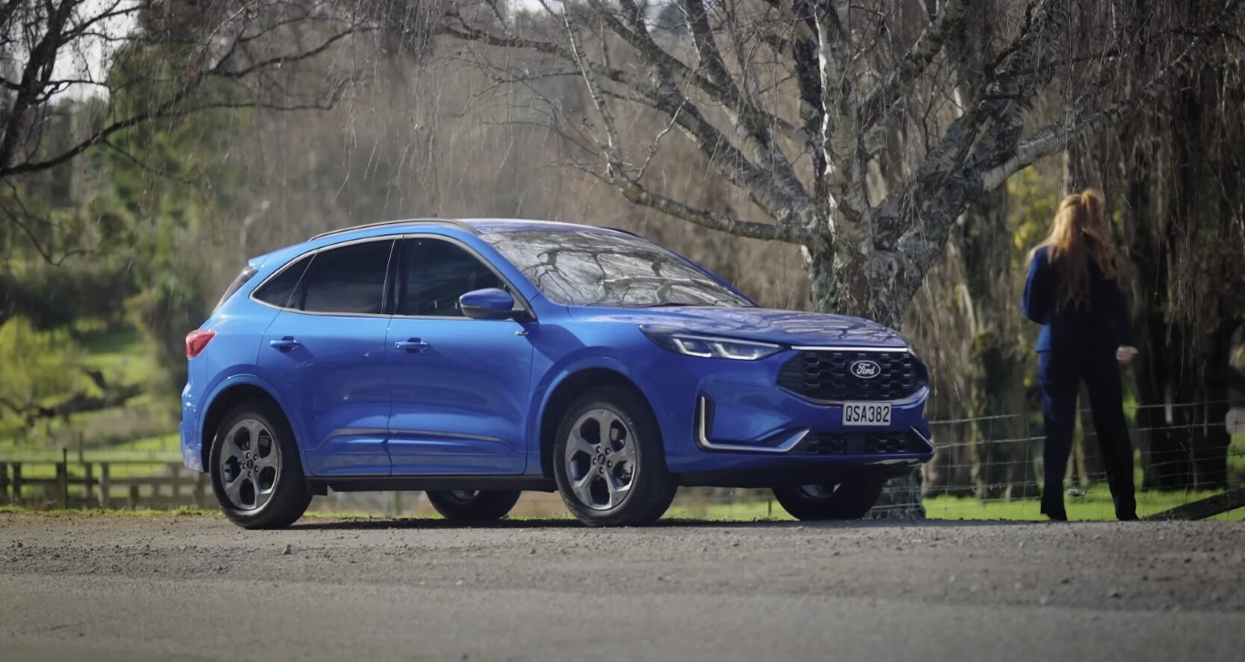 Roadside assistance service for stranded blue SUV in Norwalk, CT