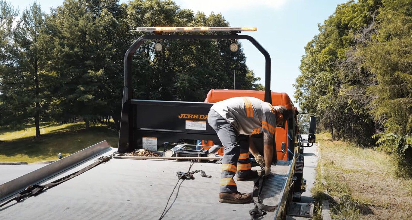 Emergency towing service truck responding to roadside breakdown in Norwalk, CT